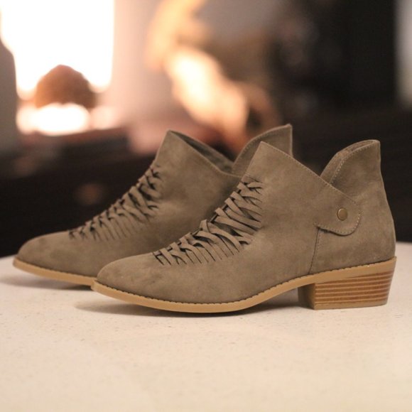 NWOT Justfab Ankle Bootie - Picture 2 of 6